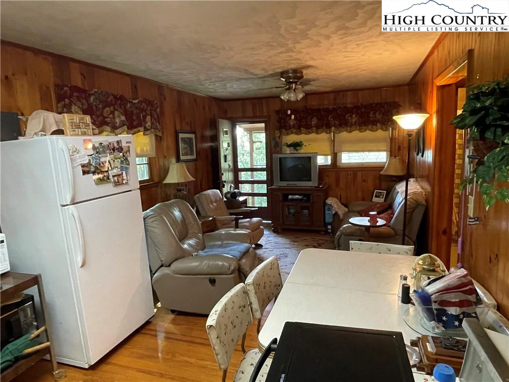 Image number 13 for the current listing