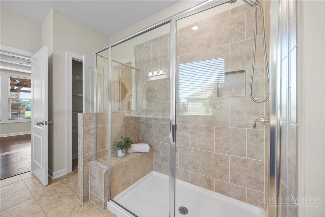 Image number 4 for the current listing