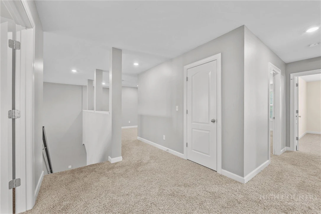 Image number 6 for the current listing