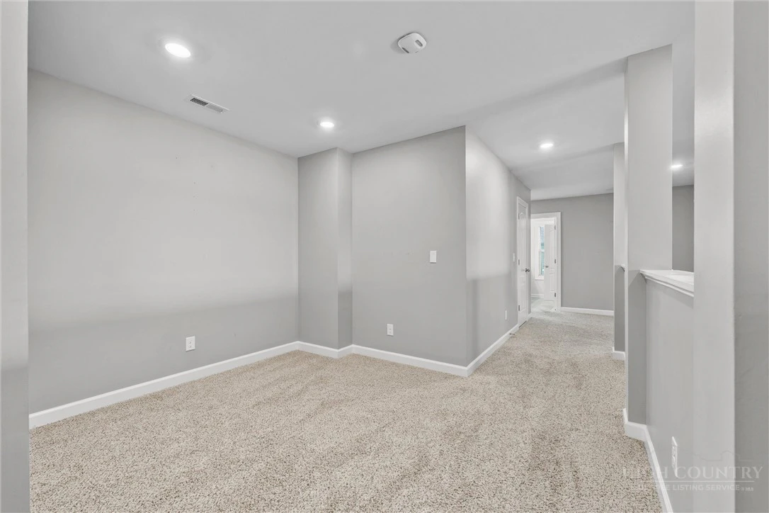 Image number 7 for the current listing