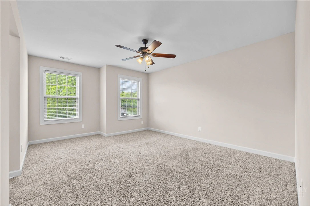 Image number 15 for the current listing