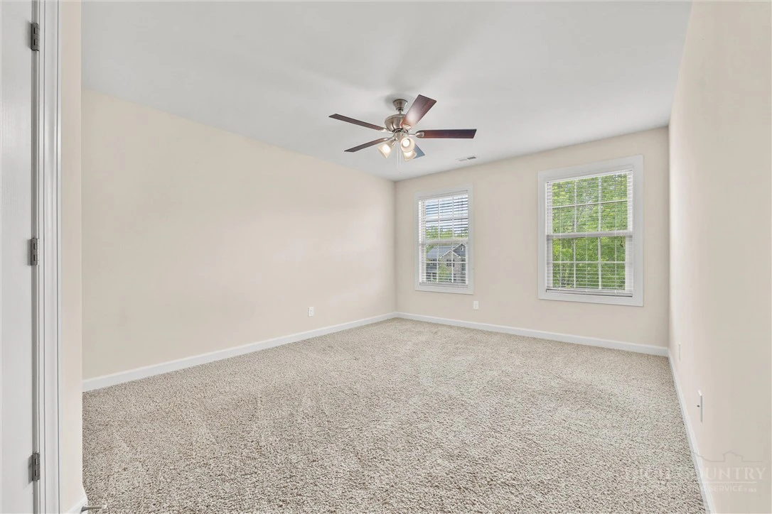 Image number 19 for the current listing