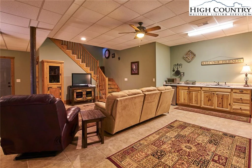 Image number 7 for the current listing