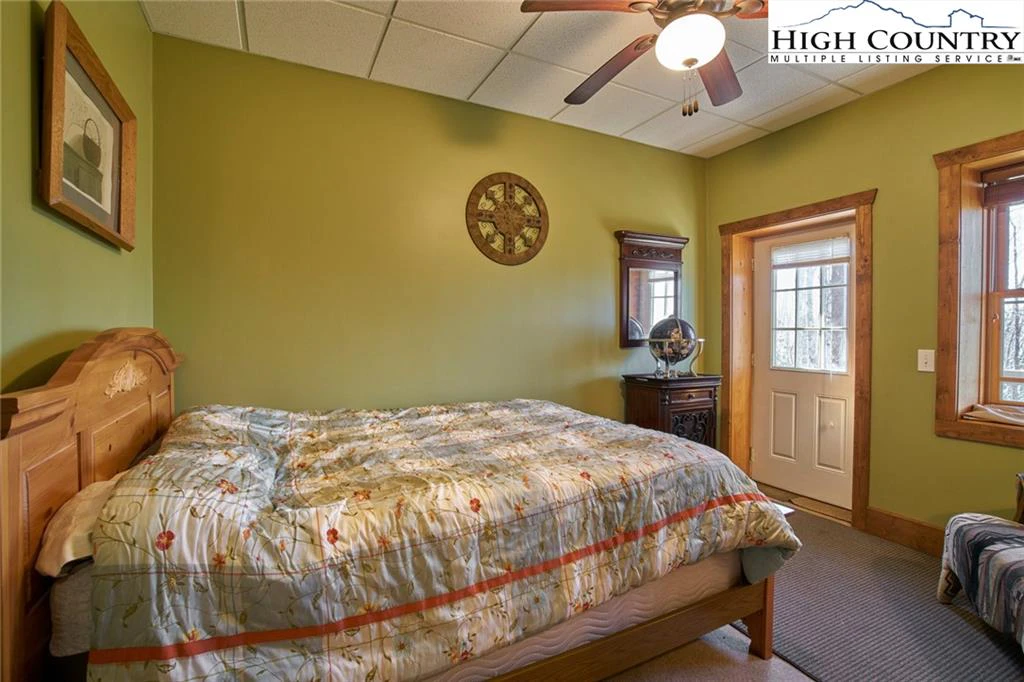 Image number 8 for the current listing