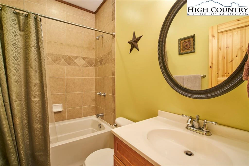 Image number 9 for the current listing