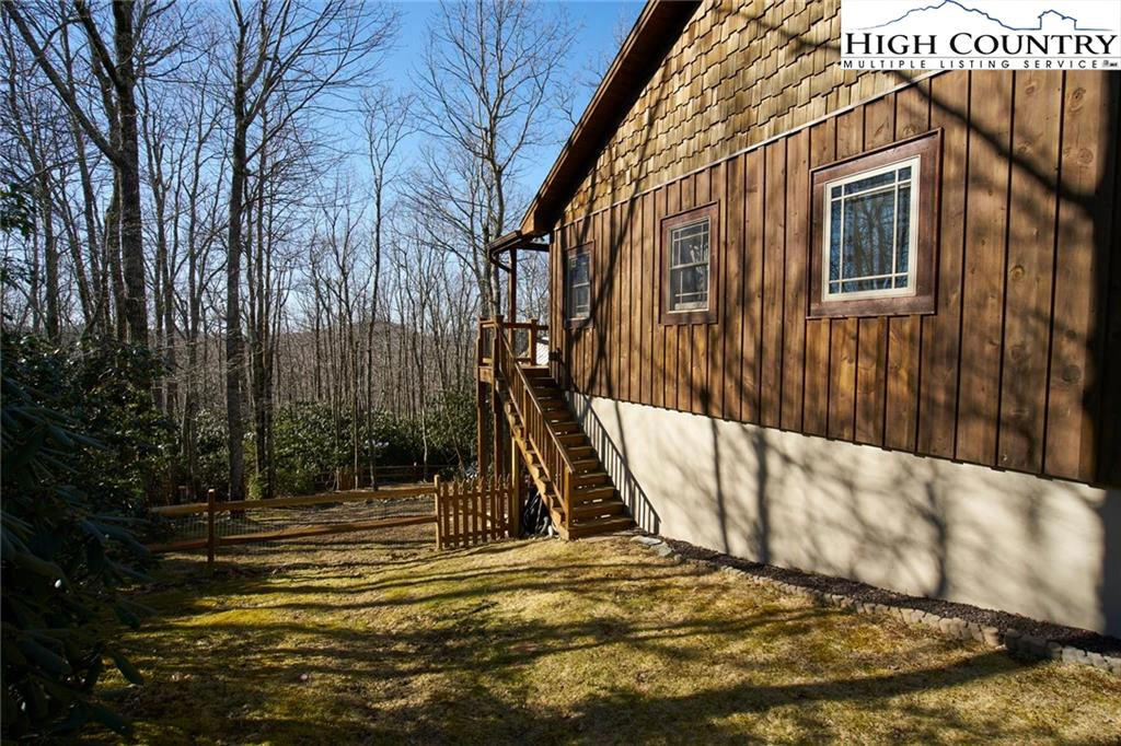 Image number 13 for the current listing