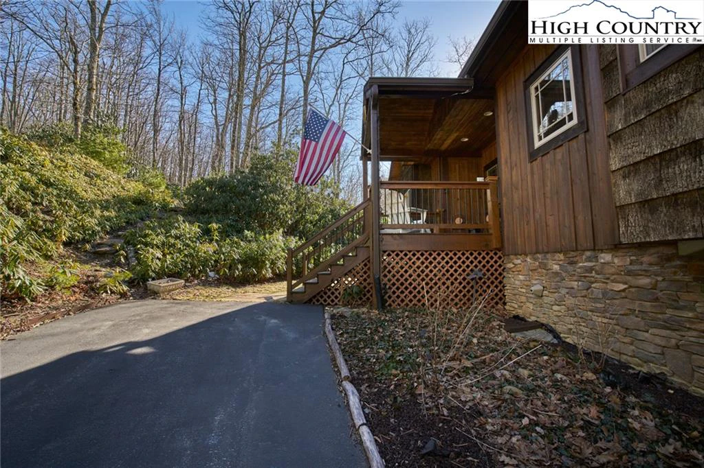 Image number 2 for the current listing
