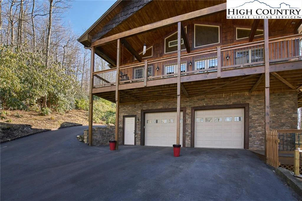 Image number 16 for the current listing