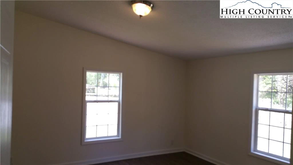 Image number 11 for the current listing