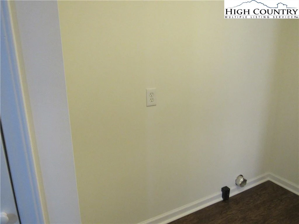 Image number 5 for the current listing