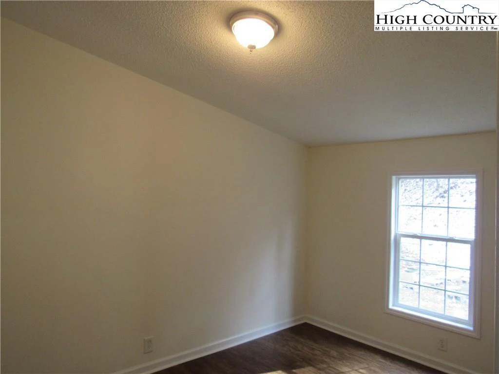 Image number 7 for the current listing