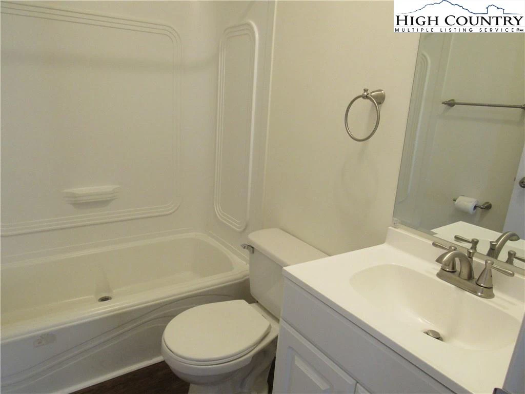 Image number 8 for the current listing