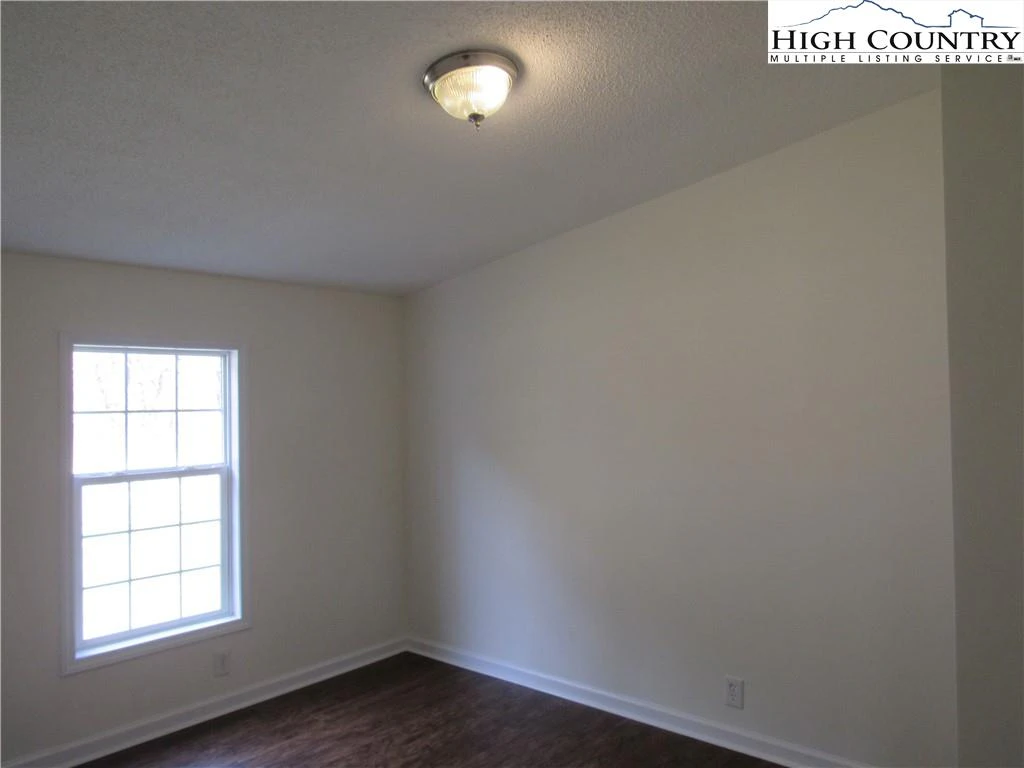 Image number 9 for the current listing