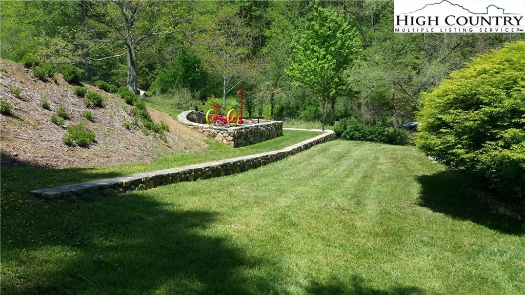 Image number 21 for the current listing