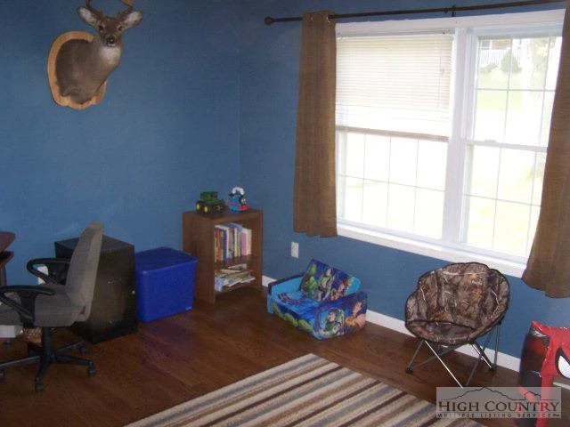 Image number 14 for the current listing
