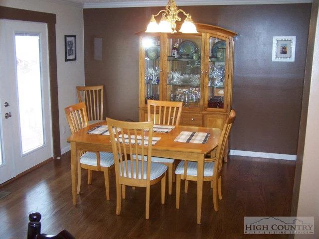 Image number 9 for the current listing