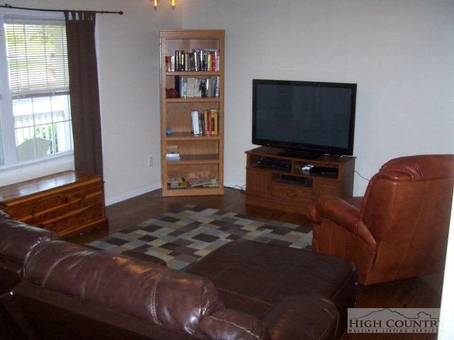 Image number 10 for the current listing