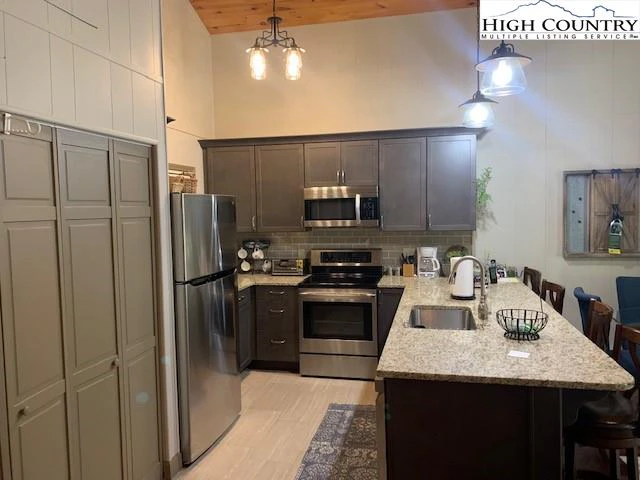 Image number 2 for the current listing