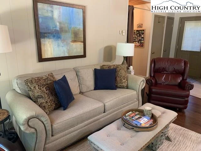 Image number 18 for the current listing