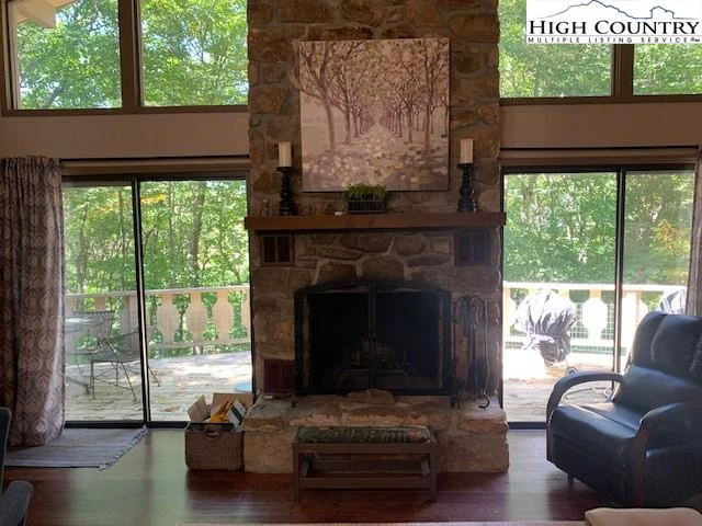 Image number 16 for the current listing
