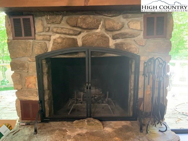Image number 15 for the current listing