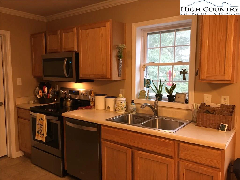 Image number 5 for the current listing