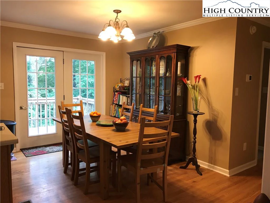 Image number 7 for the current listing