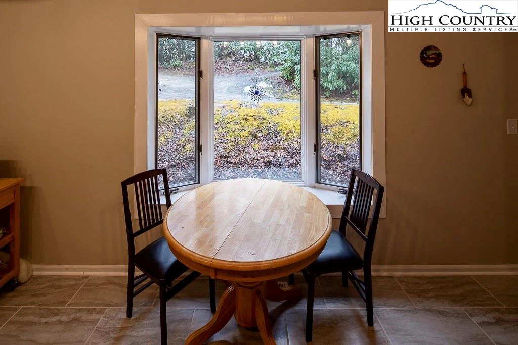 Image number 11 for the current listing