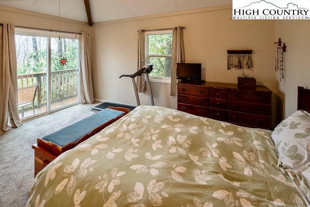 Image number 4 for the current listing