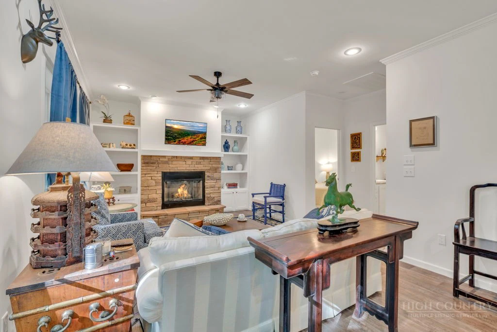 Image number 6 for the current listing