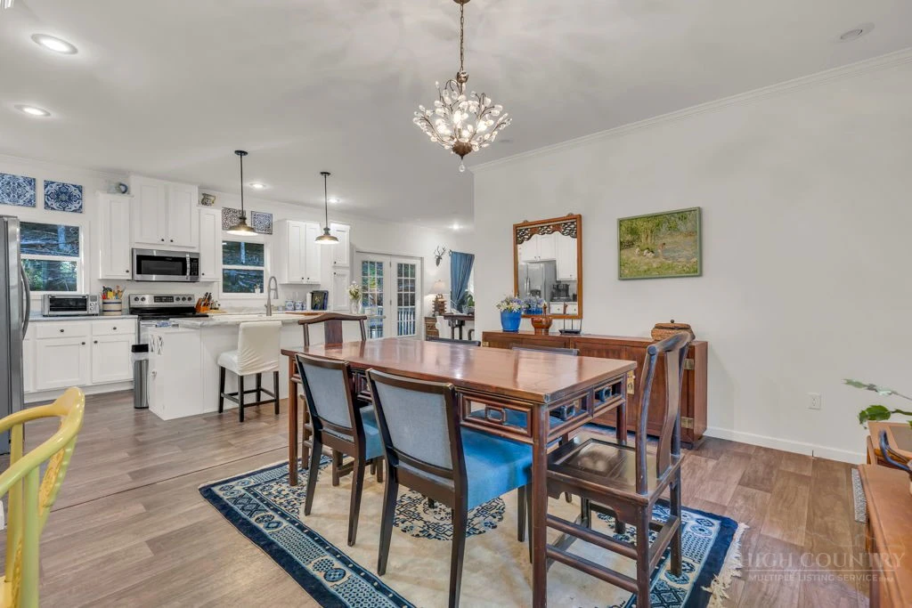 Image number 11 for the current listing