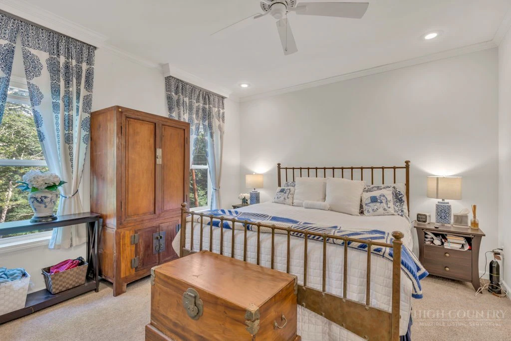 Image number 12 for the current listing