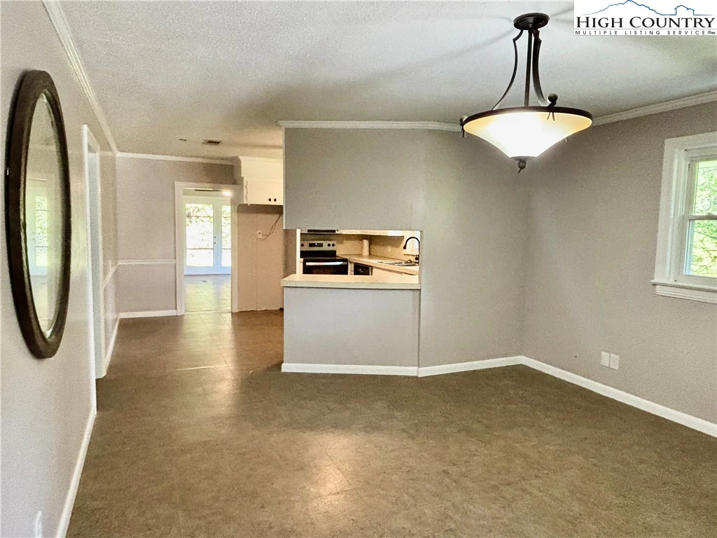 Image number 14 for the current listing