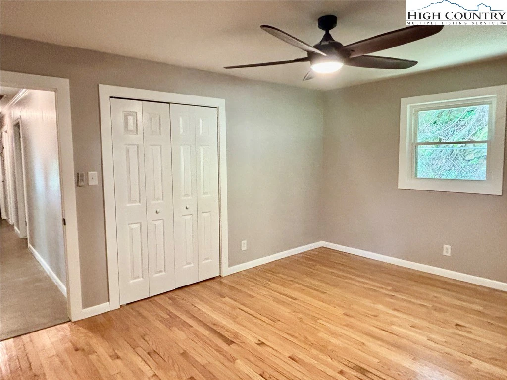 Image number 1 for the current listing
