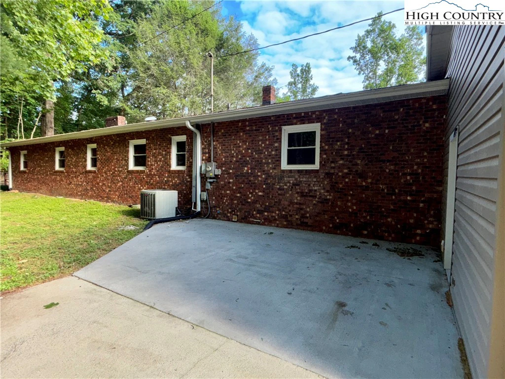 Image number 4 for the current listing