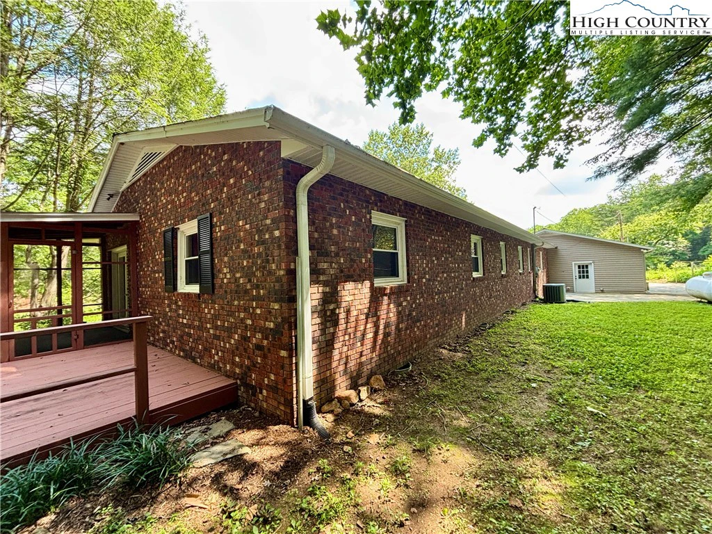 Image number 11 for the current listing