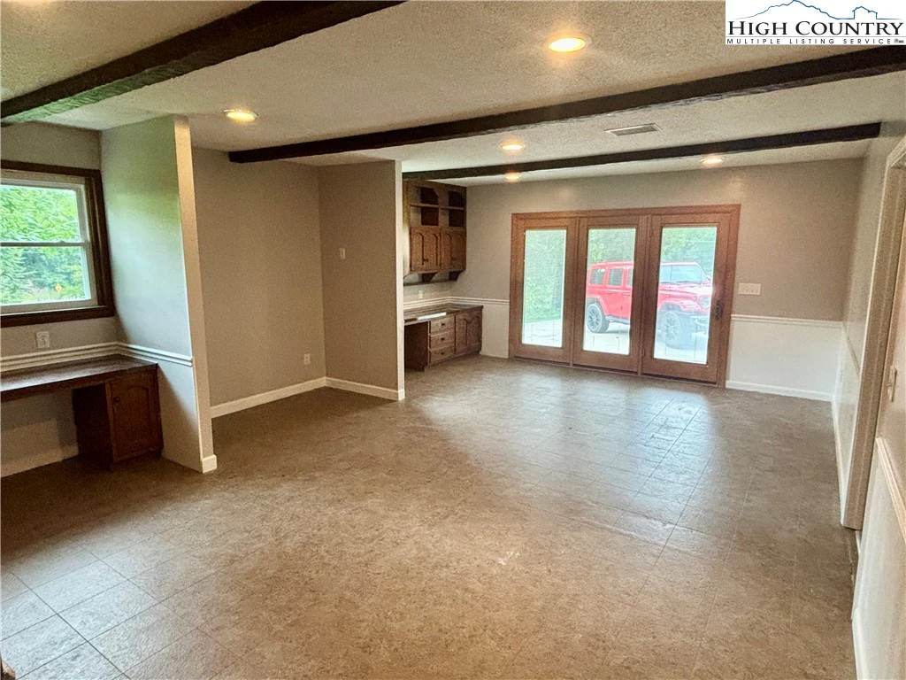 Image number 8 for the current listing