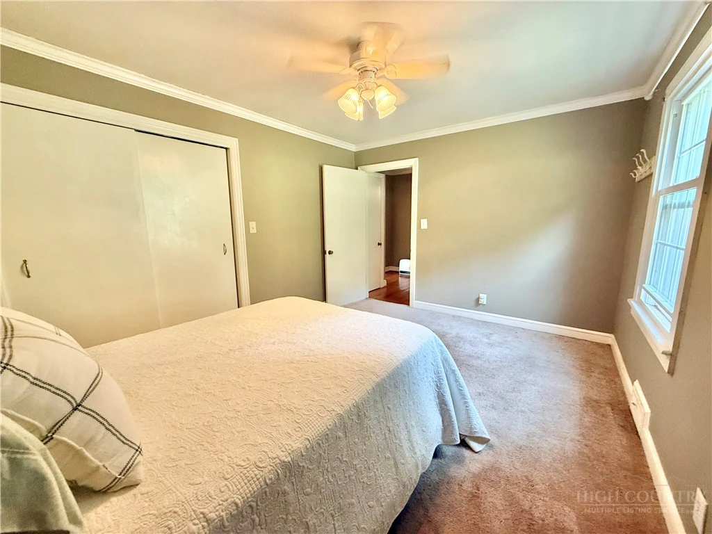 Image number 7 for the current listing