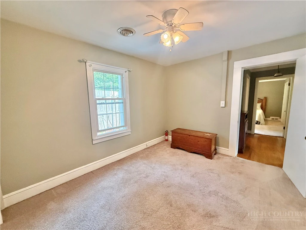 Image number 6 for the current listing