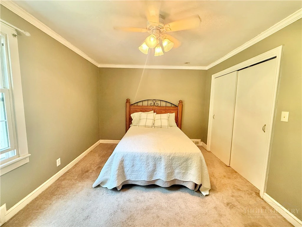 Image number 13 for the current listing