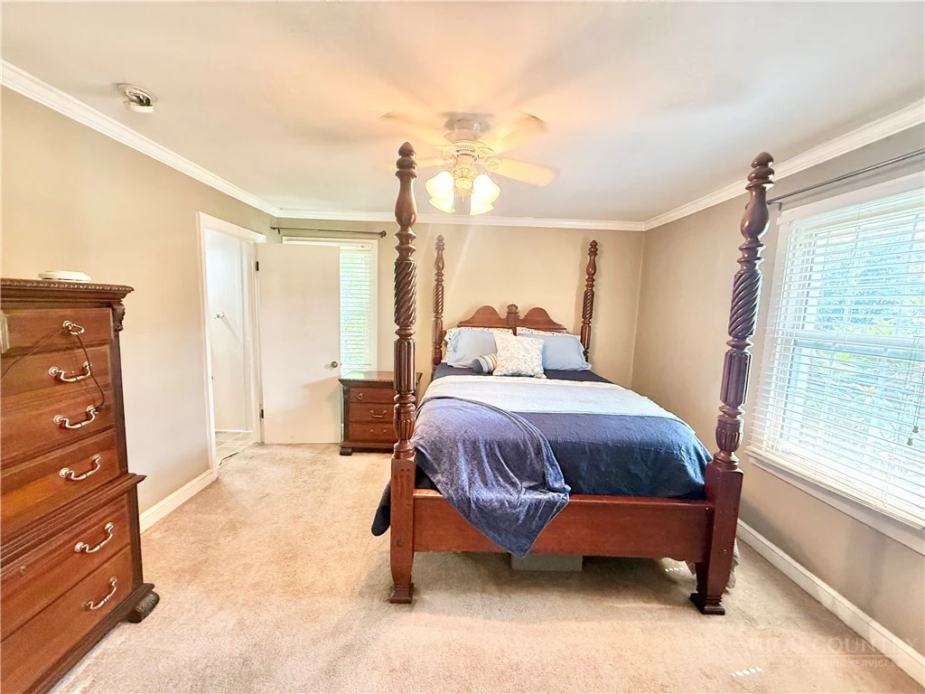 Image number 15 for the current listing