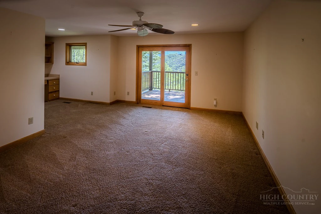 Image number 11 for the current listing