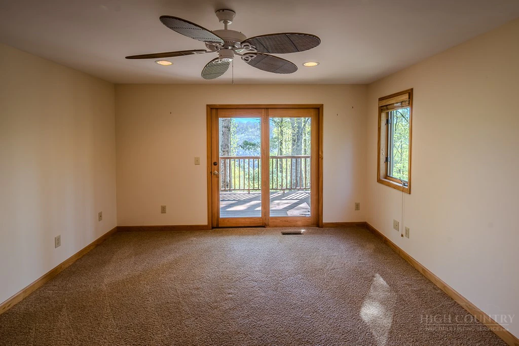 Image number 15 for the current listing