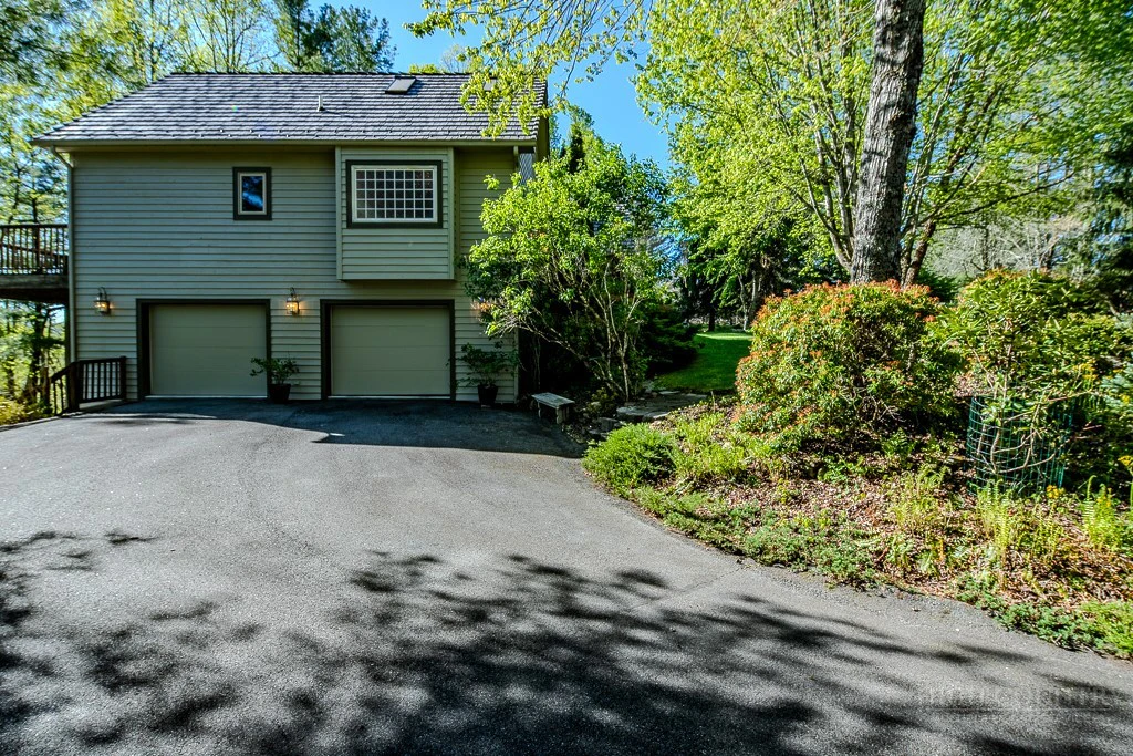 Image number 20 for the current listing