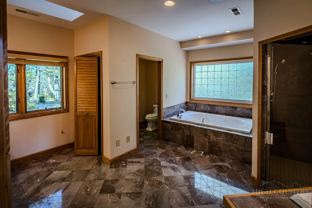 Image number 3 for the current listing