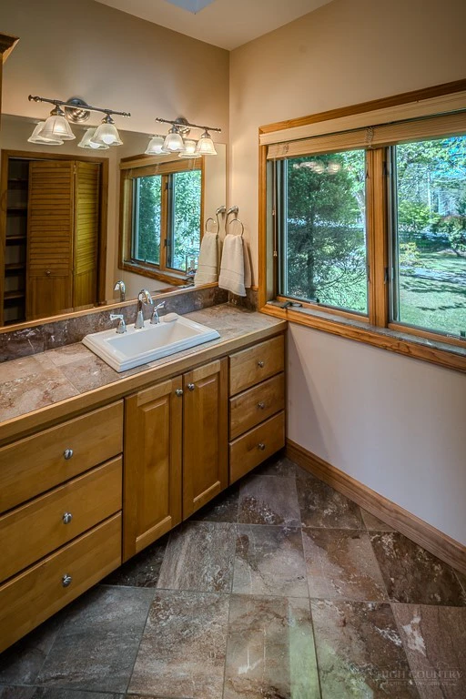 Image number 6 for the current listing