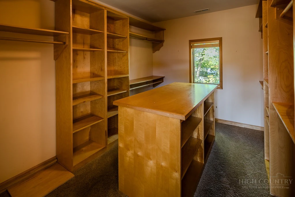 Image number 7 for the current listing