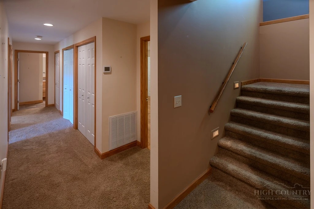 Image number 8 for the current listing