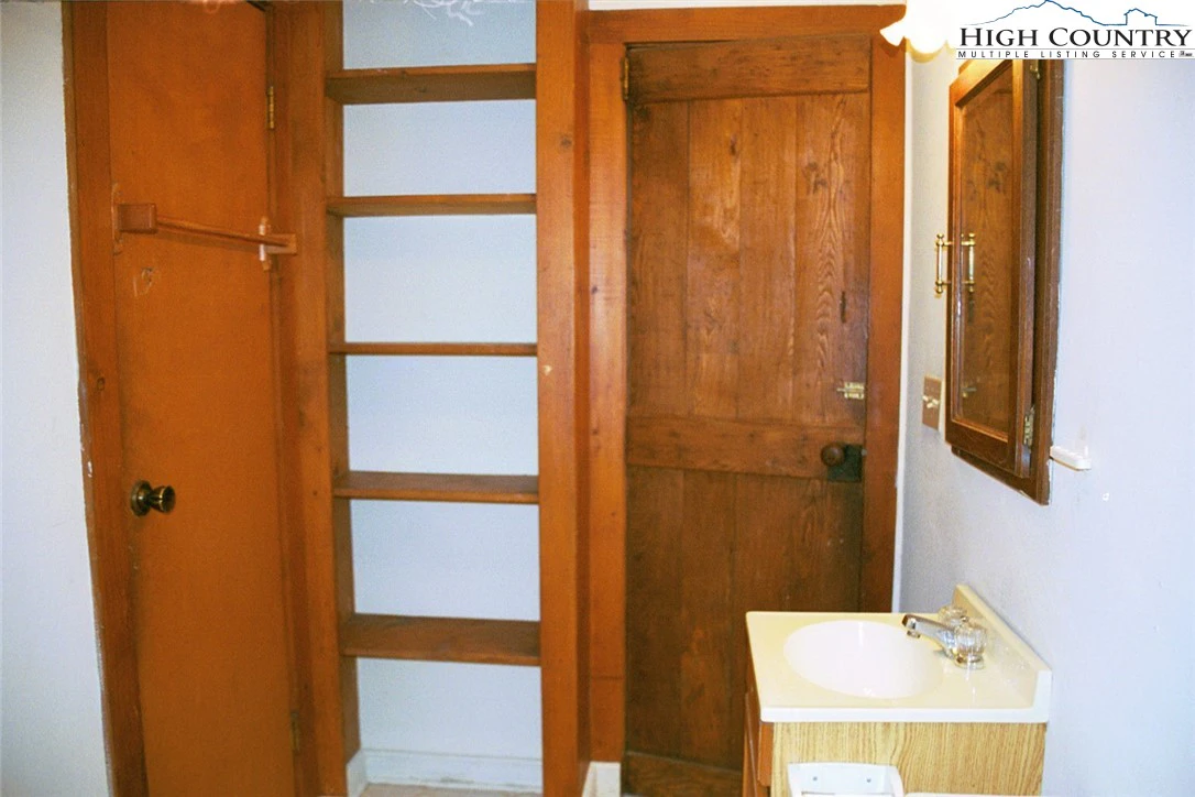 Image number 5 for the current listing