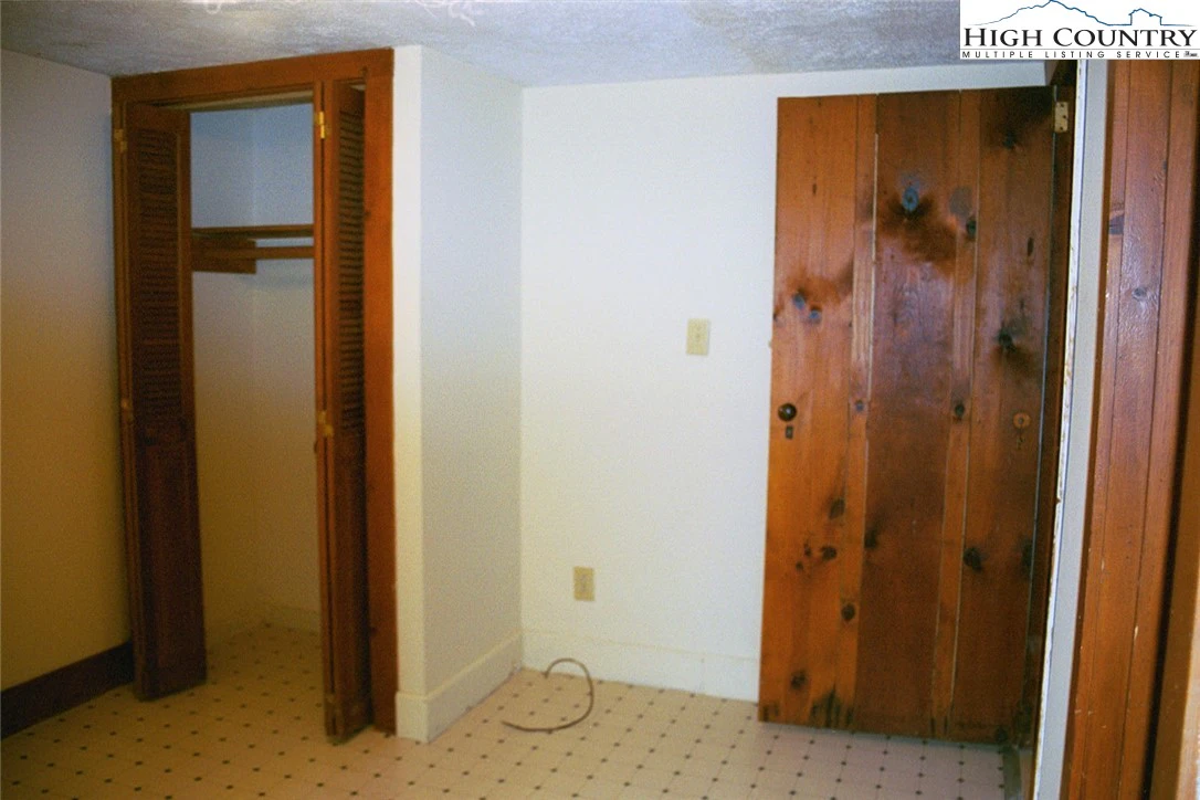 Image number 6 for the current listing